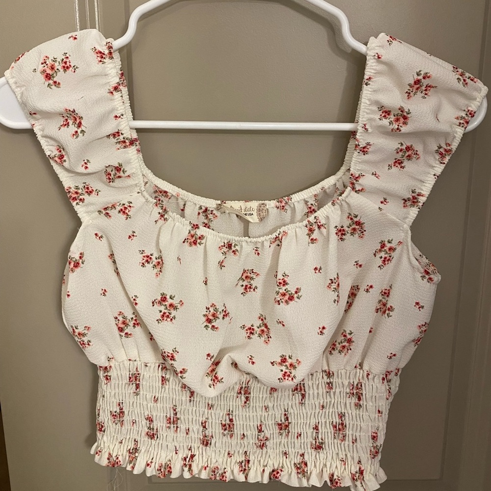 Small altard state floral top